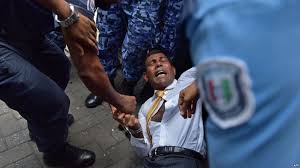 몰디브 야당 지도자인 나시드 전 몰디브 대통령이 테러 혐의를 인정받아 징역 13년형을 선고받았다.